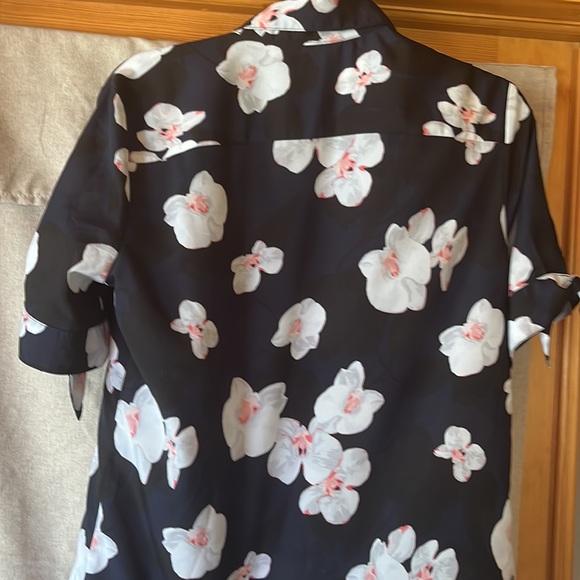 Banana republic flower blouse - Picture 2 of 4